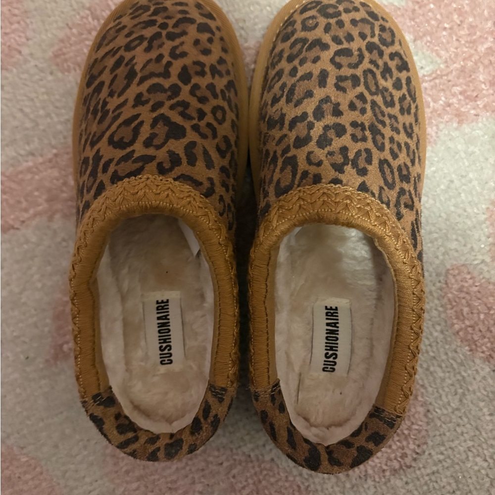 NWT Cushionaire Leopard Print Slippers